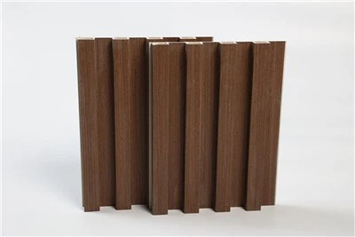 Wandverkleidung aus Holz-Kunststoff-Verbundwerkstoff