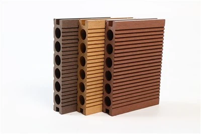 Terrassendielen aus WPC-Holz-Kunststoff-Verbundwerkstoff